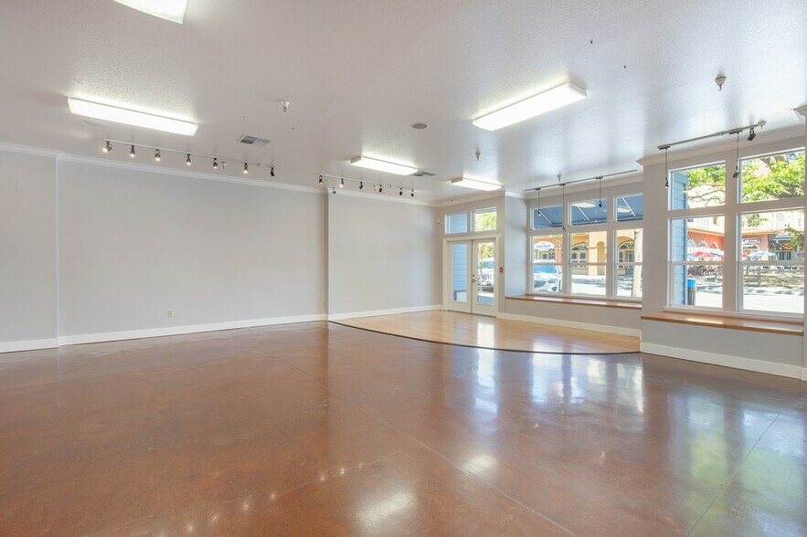 More Photos Of 220 Windsor River Rd, Windsor Apartments For Sale