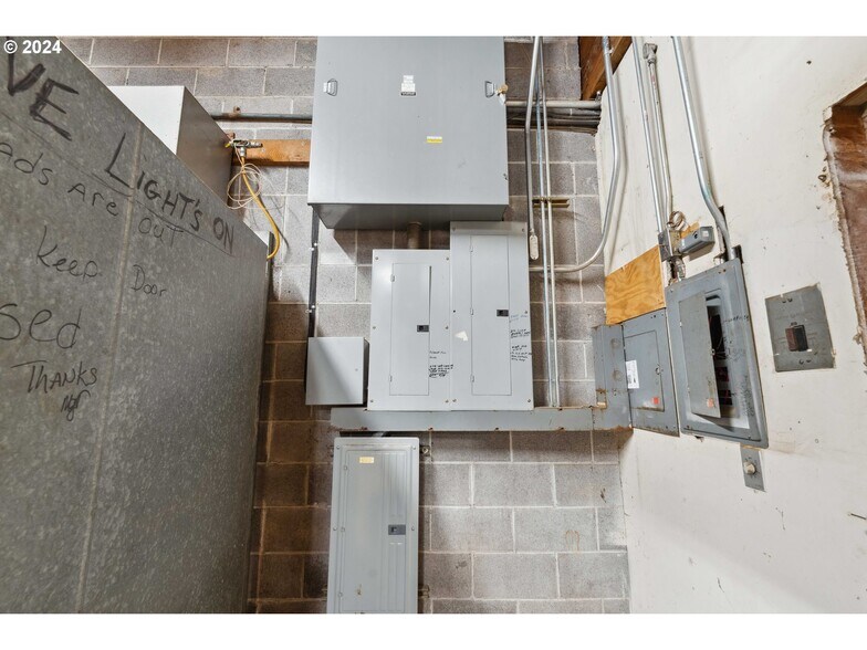 More Photos Of 665 Hemlock Ave, Coos Bay Refrigeration Cold Storage For Sale