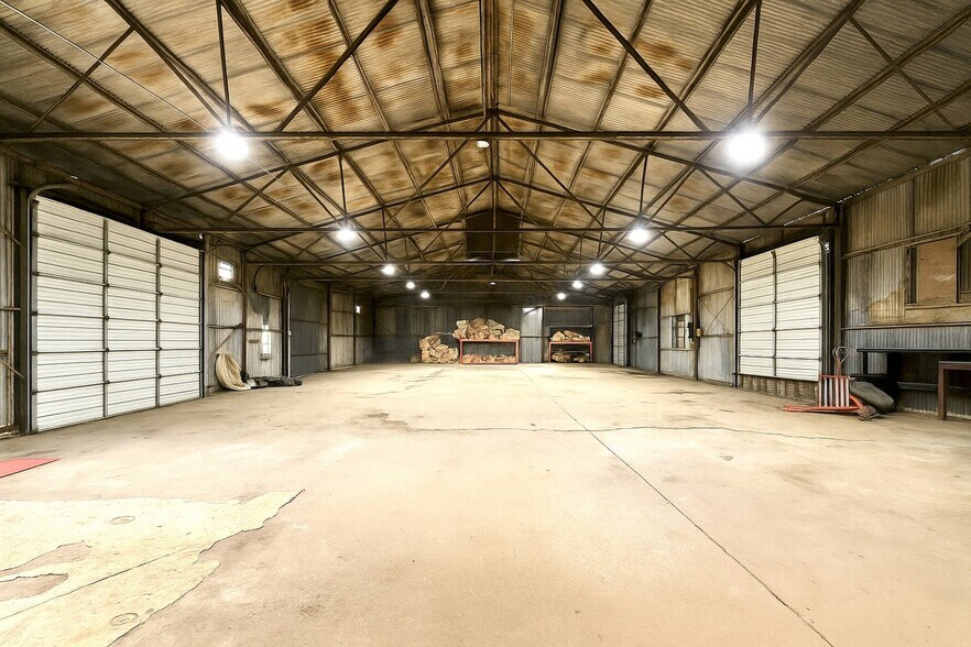 More Photos Of 7903 Leander St, Houston Warehouse For Lease