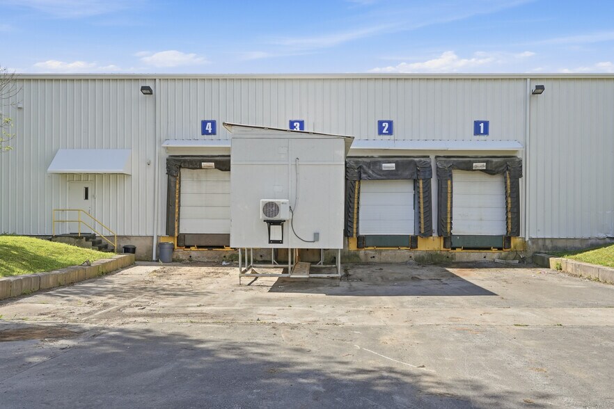 More Photos Of 6040 Progress St, Niagara Falls Warehouse For Lease