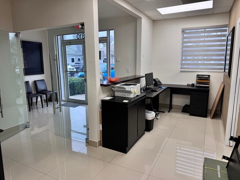 More Photos Of 20810-20818 W Dixie Hwy, Miami Medical For Sale