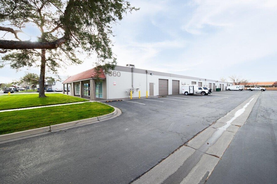 More Photos Of 360 Freeport Blvd, Sparks Warehouse For Lease