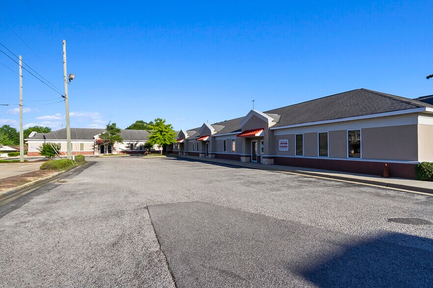 More Photos Of 2002 McFarland Blvd E, Tuscaloosa Office For Lease