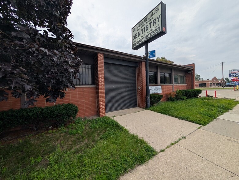 More Photos Of 10720 W 7 Mile Rd, Detroit Office For Sale
