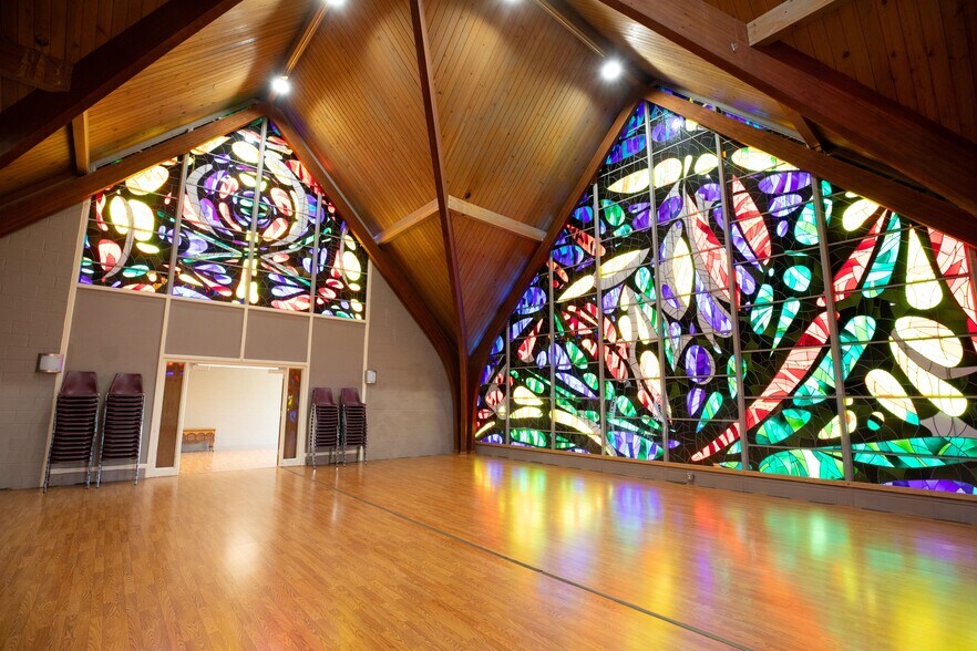 More Photos Of 600 NE 46th St, Kansas City Religious Facility For Sale