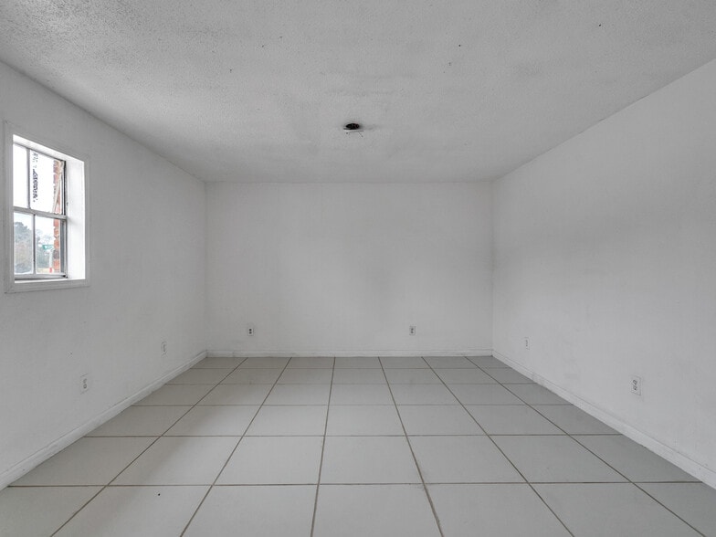 More Photos Of 2002 W Highway 6, Alvin Office For Sale