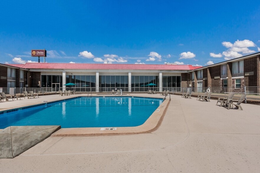 More Photos Of 2001 E Reno Ave, Oklahoma City Hotel For Sale