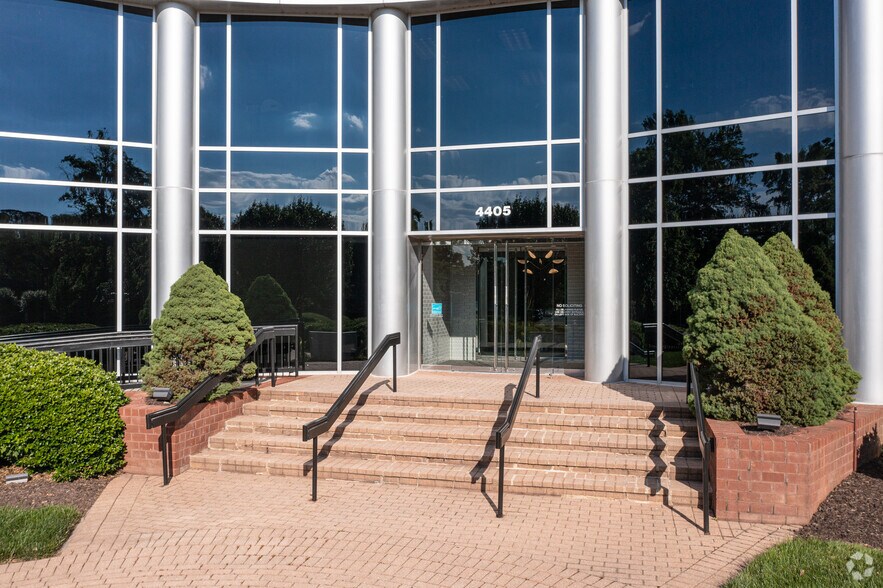 More Photos Of 4315-4451 Cox Rd, Glen Allen Unknown For Lease