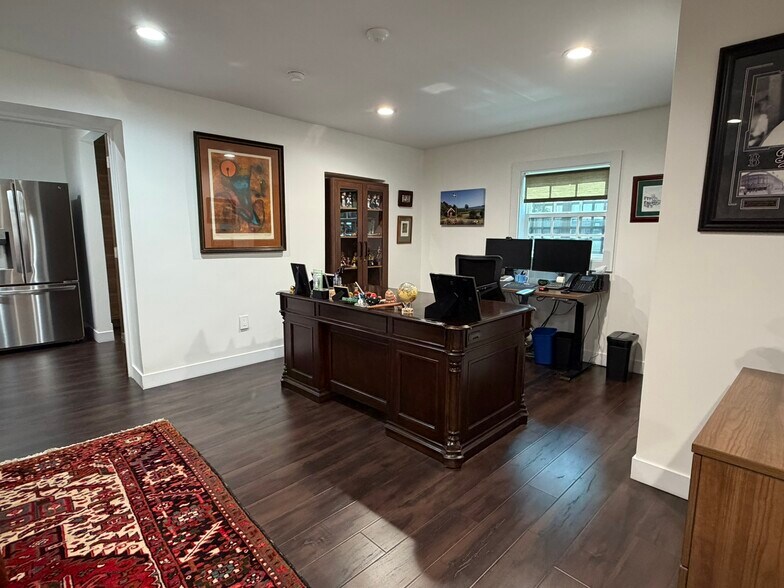 More Photos Of 390 E Walnut St, Pasadena Office For Sale