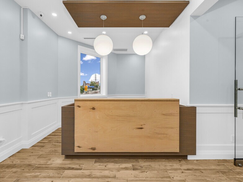 More Photos Of 541 Queen St E, Toronto Storefront For Lease