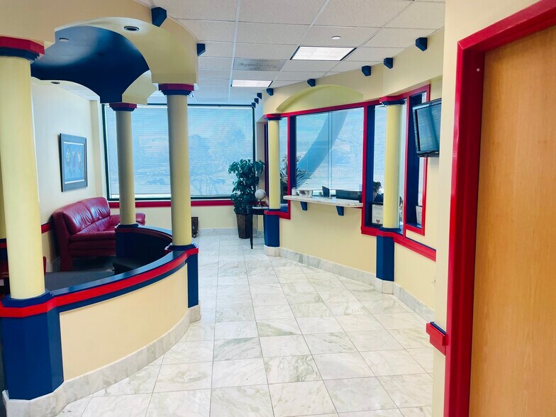 More Photos Of 19465 Deerfield Ave, Lansdowne Medical For Sale