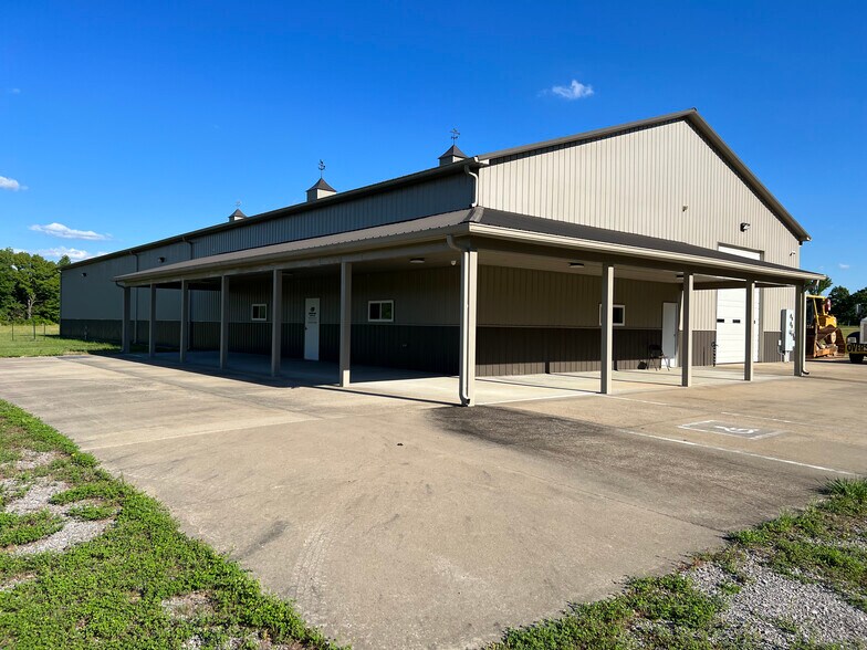 More Photos Of 3700 Dover Rd, Woodlawn Warehouse For Lease