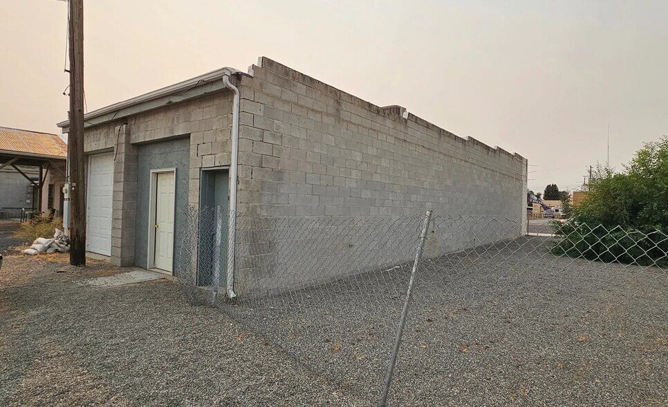 More Photos Of 134 E Main St, Wendell Storefront For Sale