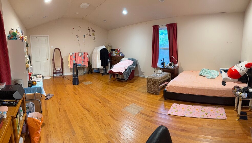 More Photos Of 3147 Shallowford Rd, Atlanta Office For Sale