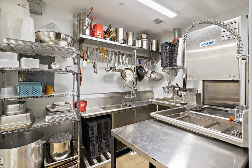 More Photos Of 56 Grove Ave, Saint Augustine Restaurant For Sale