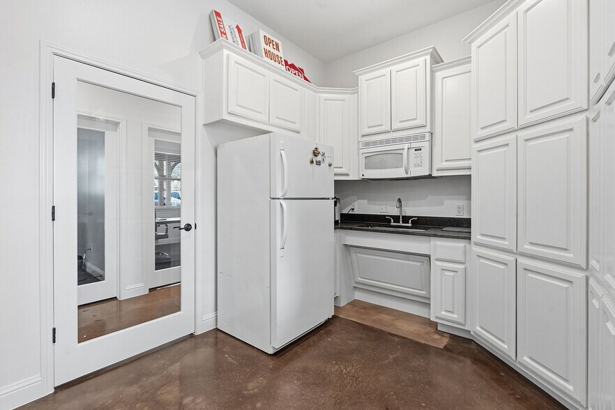 More Photos Of 5901 Old Fredericksburg Rd, Austin Office For Sale