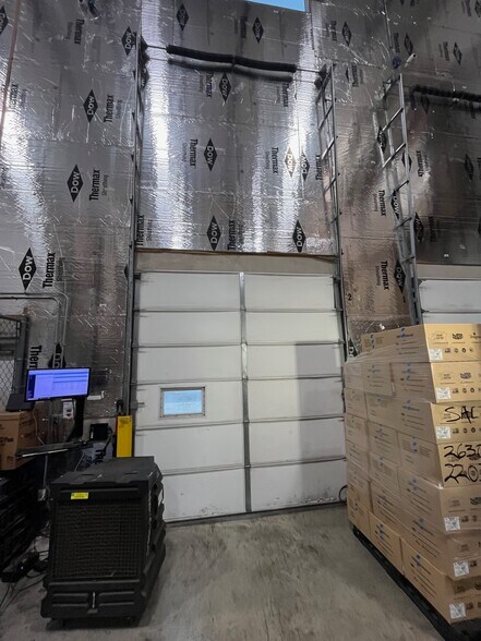 More Photos Of 3740 W 104th St, Hialeah Distribution For Lease