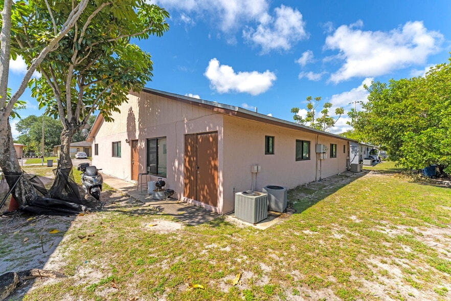 More Photos Of 1481 NW 22nd St, Fort Lauderdale Apartments For Sale