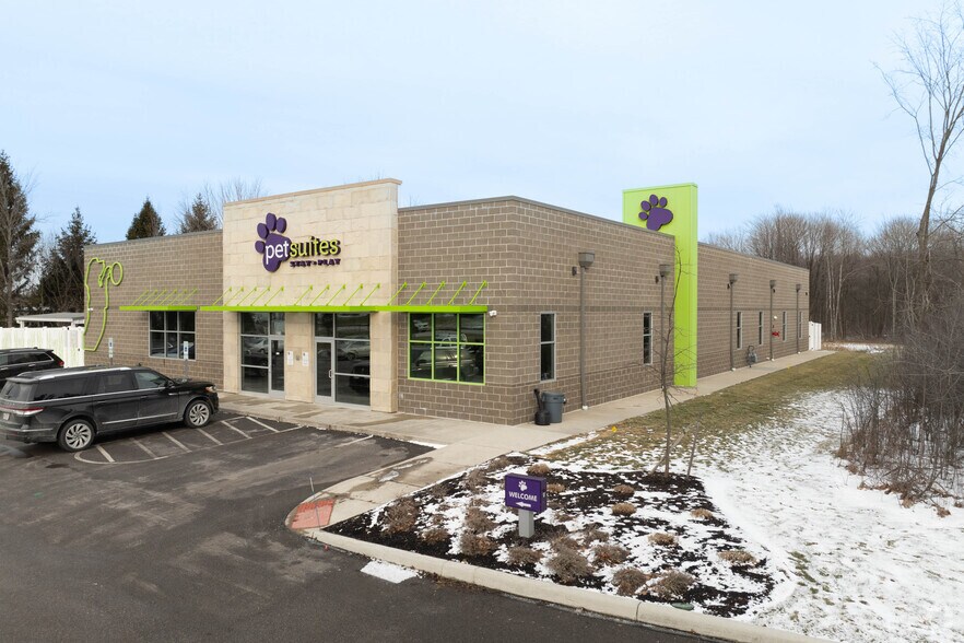 Primary Photo Of 8275 Darrow Rd, Twinsburg Freestanding For Sale