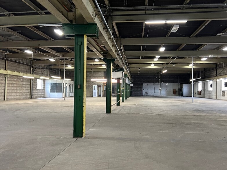 More Photos Of 495 Nixon Rd, Cheswick Manufacturing For Lease