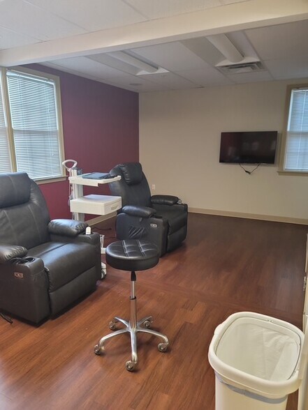 More Photos Of 385 Oxford Valley Rd, Yardley Medical For Lease