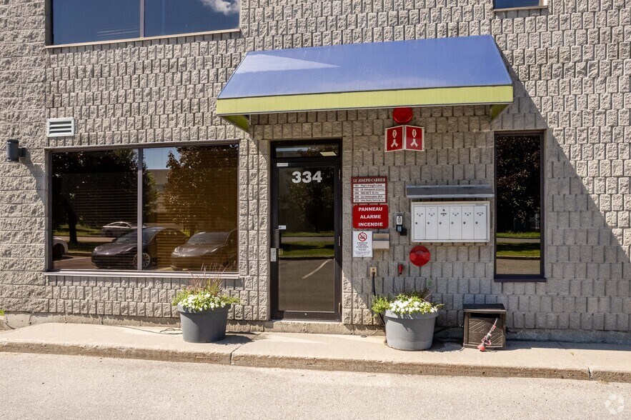 More Photos Of 330-364 Rue Joseph-Carrier, Vaudreuil-dorion Office For Lease