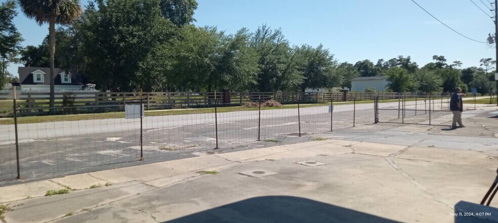 More Photos Of 6023 Kingsley Lake Dr, Starke Service Station For Sale