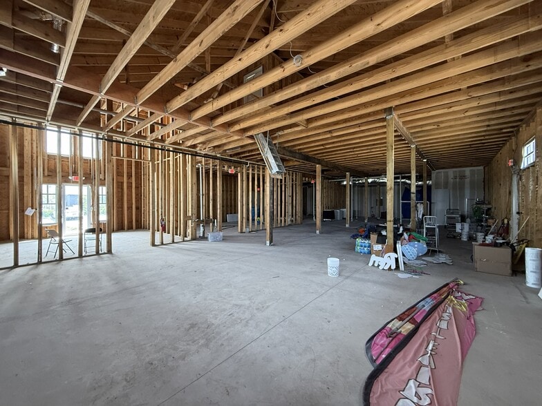 More Photos Of 335 Beachfront Dr, Saint Johns Freestanding For Lease