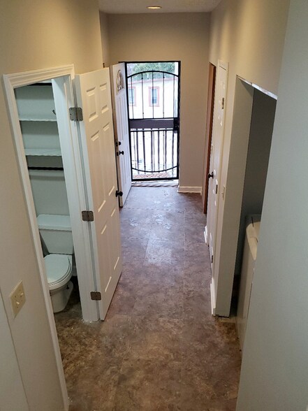 More Photos Of 1584-1586 S High St, Columbus Storefront Retail Residential For Sale