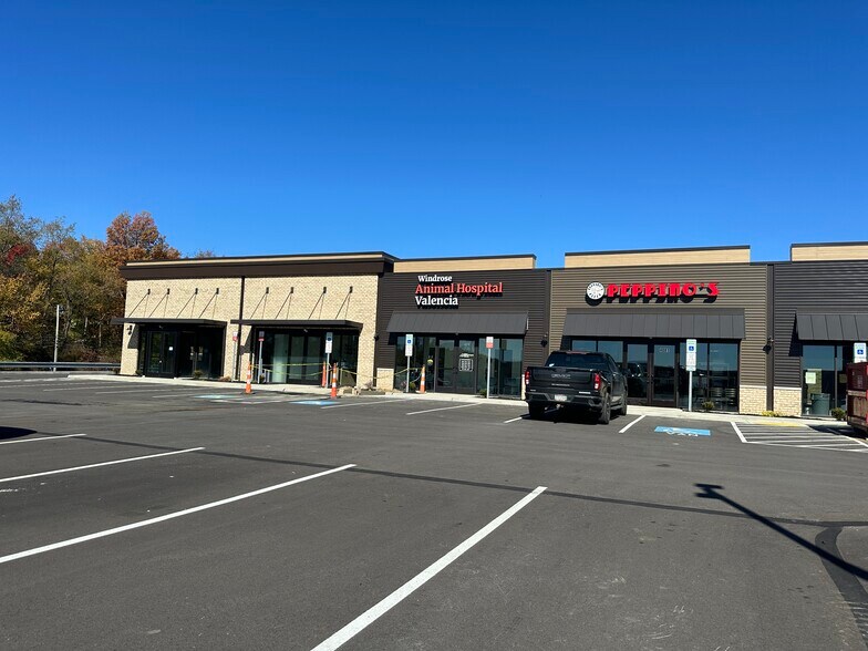 More Photos Of 4075-4089 Adair Ave, Valencia Storefront Retail Office For Lease