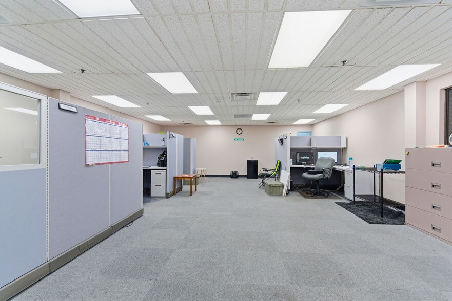 More Photos Of 1812 Cargo Ct, Louisville Warehouse For Lease
