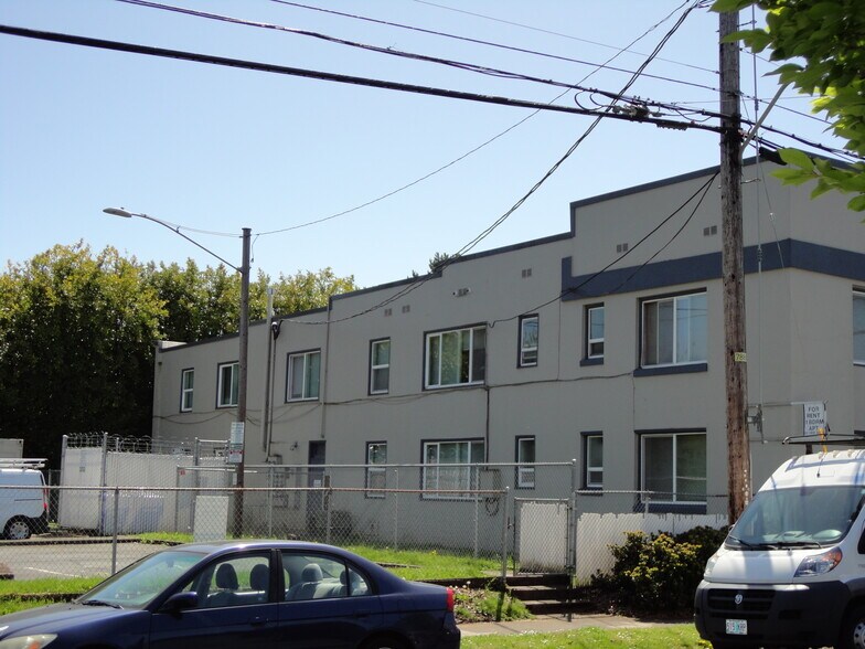 More Photos Of 8016 N Ida Ave, Portland Apartments For Sale