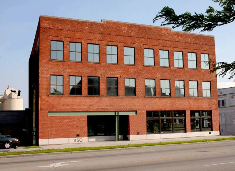 Primary Photo Of 830 N Summit St, Toledo Office For Lease