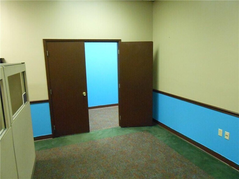 More Photos Of 526 E Bruceton Rd, Pittsburgh Medical For Lease