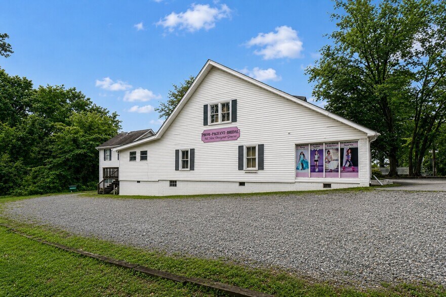 More Photos Of 9010 Main St, Woodstock Freestanding For Sale