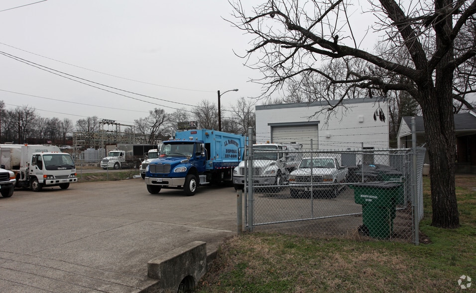 More Photos Of 103 Donald Dr, Nashville Service For Lease