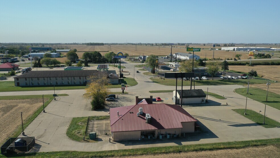 More Photos Of 210 N Lewis Ave, Oglesby Restaurant For Lease