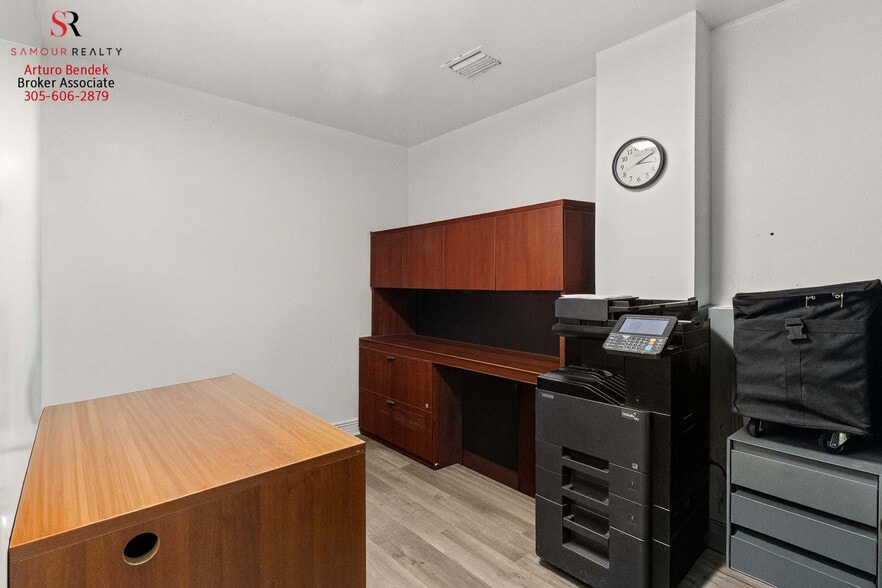 More Photos Of 1723-1745 W 37th St, Hialeah Showroom For Sale