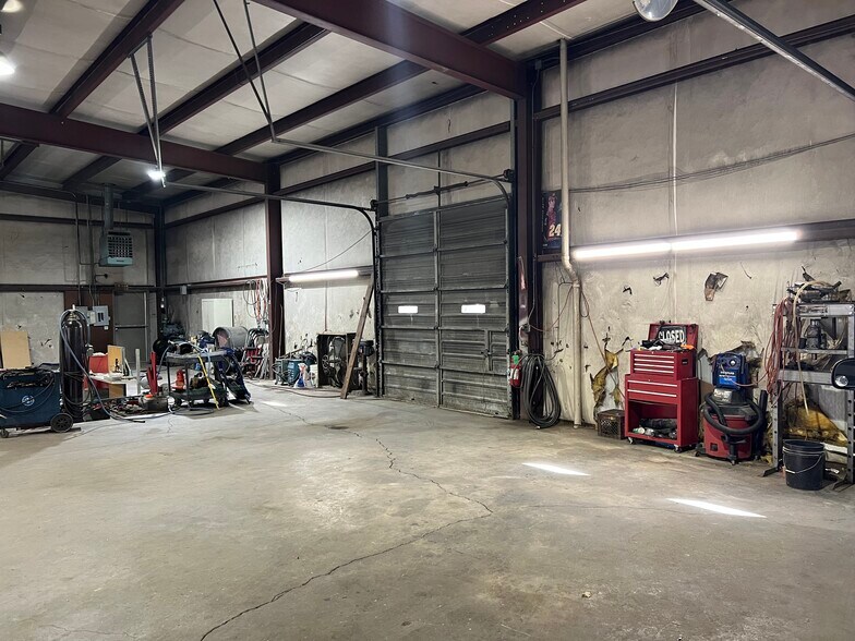 More Photos Of 2885 E Admiral Pl, Tulsa Auto Repair For Lease