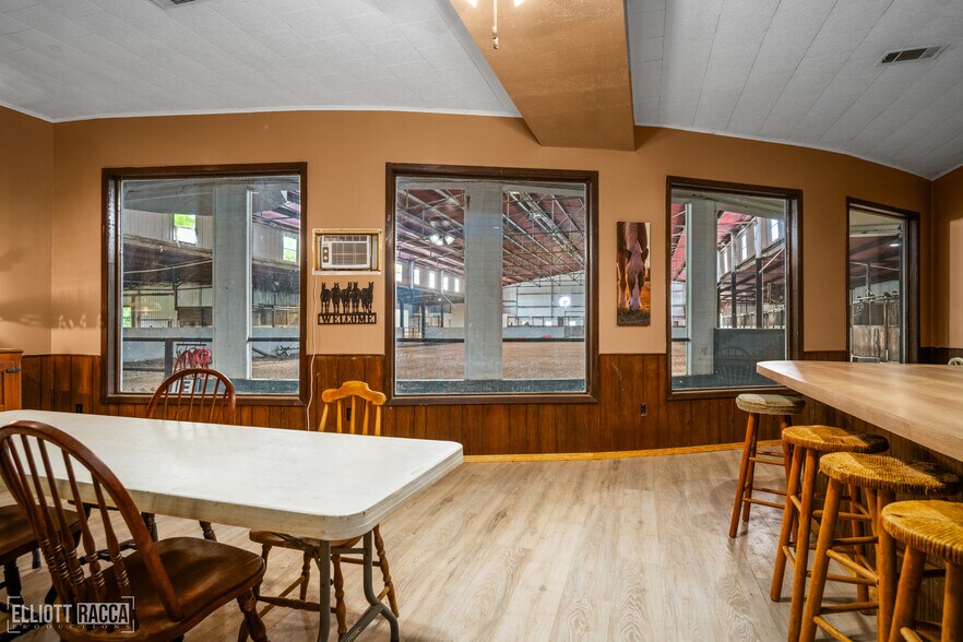 More Photos Of 1785 Old River Rd, Natchitoches Light Manufacturing For Sale