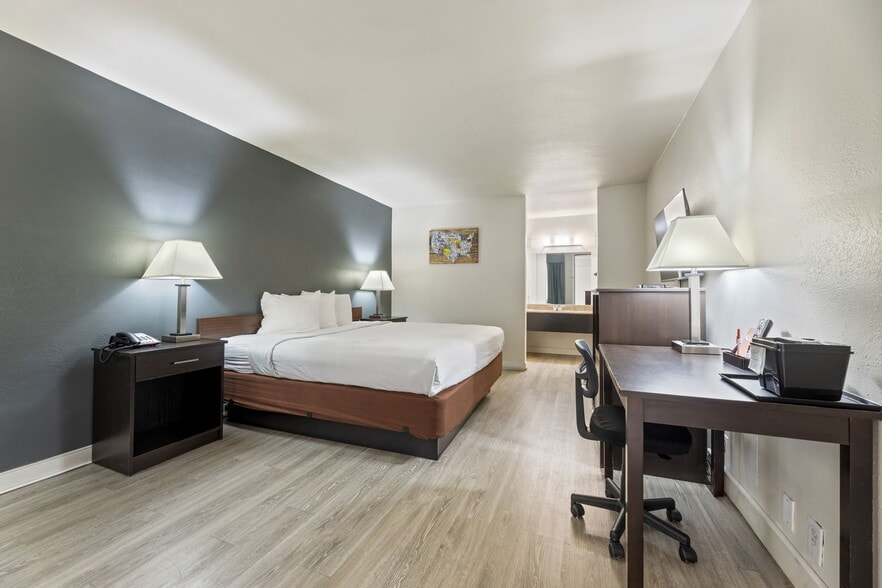 More Photos Of 108 FM 1821, Mineral Wells Hotel For Sale
