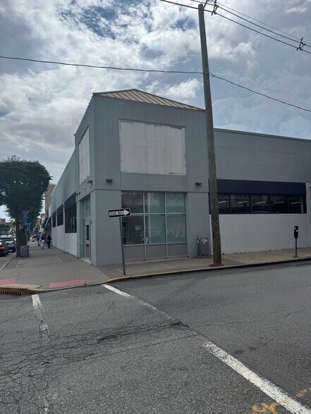 More Photos Of 471 Broadway, Bayonne Drugstore For Lease