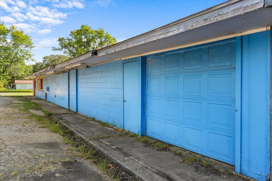 More Photos Of 2701 Pocola blvd, Pocola Industrial For Sale