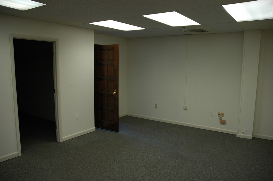More Photos Of 201-207 N Boone St, Johnson City Office Residential For Lease
