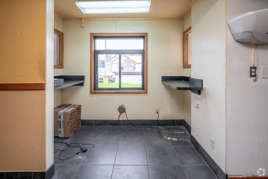 More Photos Of 354 Kimball Crossing Dr, Kimball Restaurant For Lease