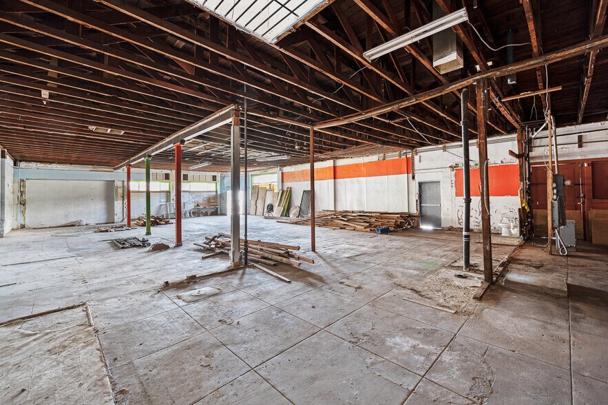 More Photos Of 1434 E Broadway, Long Beach Storefront Retail Office For Sale