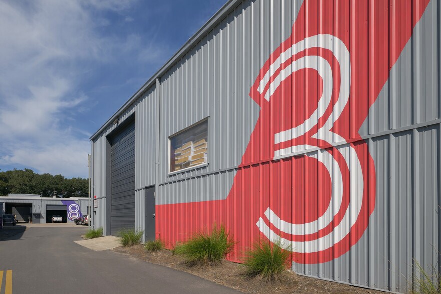 More Photos Of 1750 Signal Point Rd, Charleston Warehouse For Lease