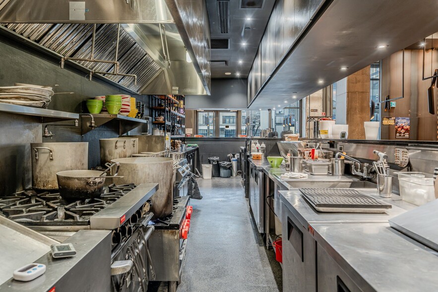 More Photos Of 1202 Av Union, Montréal Apartments For Sale