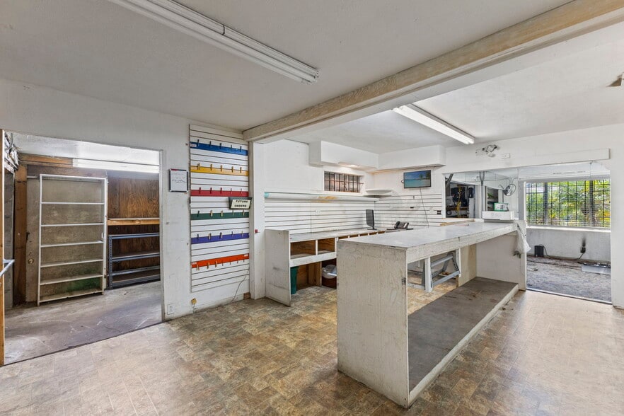 More Photos Of 5034 N Nebraska Ave, Tampa Freestanding For Sale