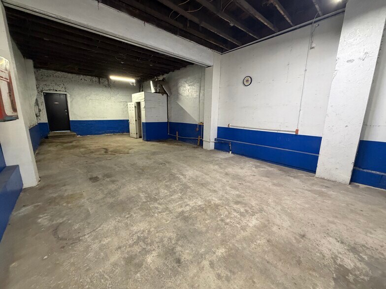 More Photos Of 1160 Homestead St, Baltimore Auto Repair For Lease